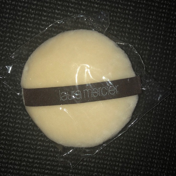 🌟NEW🌟 Laura Mercier velour puff from Sephora - Picture 2 of 2